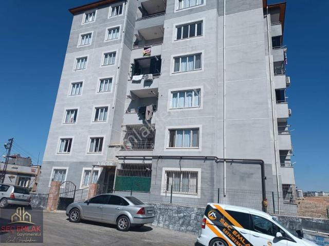 Satılık Serinevler Gri Binalarda 4ncü Kat 2+1 Geniş Daire