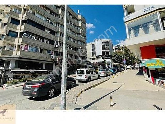 Satılık, Tunalı Hilmi Cadde, Kuğulu Parkın Karşısında, 2+1, Boş