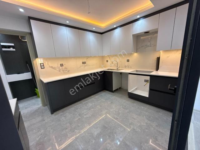Satılık Tabela Değeri Yüksek Cadde Üzerinde 2+1 Ful Lüx Daire
