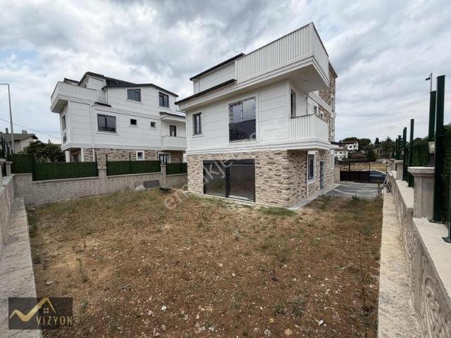 Satılık Tam Müstakil Geniş Bahçeli Villa Bayramoğlu