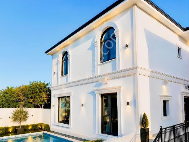 Satılık Villa Müstakil Bahçe Ve Havuzlu Başiskele Remax Ay