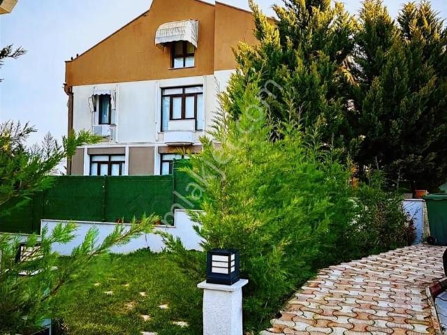 Satılık Villa Site İçersinde Müstakil Bahçeli