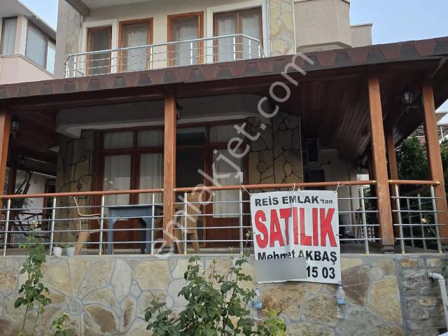 Satılık Villa Site İçinde Deniz Manzaralı Havuzlu Güvenlikli