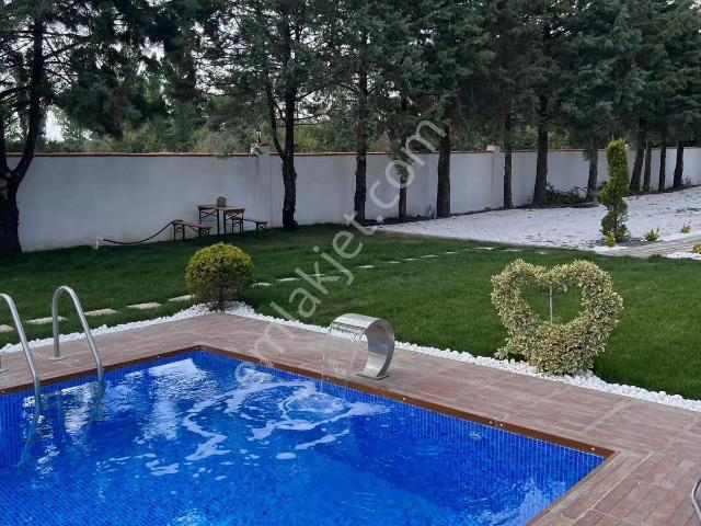 Satılık Yatırım Fırsatı Müstakil Tapulu İmarlı Ev Ve 2500 Metre Kare Arsası