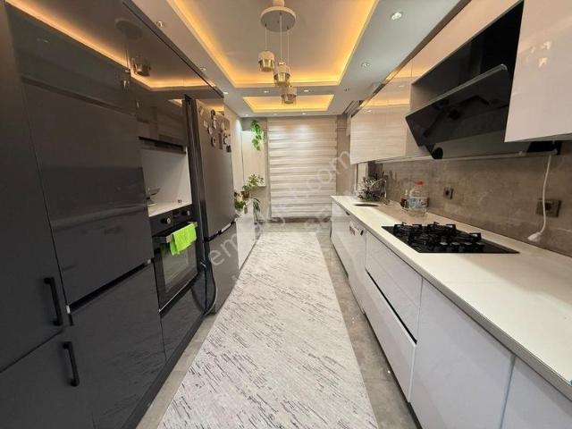 Satılık 165 M2 Net Tecde Ana Cadde Üzeri 3. Ara Kat