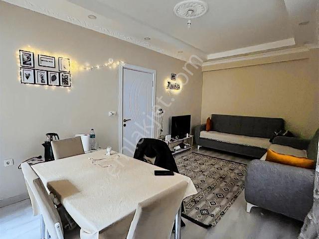 Satılık 1+1 Yüksek Giriş Ana Cadde Dibinde