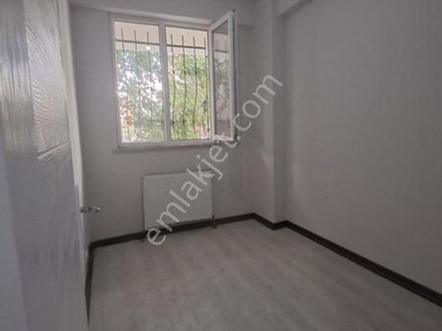 Satılık 2+1 Giriş Kat Arka Çepe