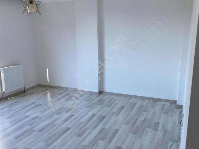 Satılık 2+1/arakat/ön Cephe/asansörlü/memur Kiracılı/cadde Üstü