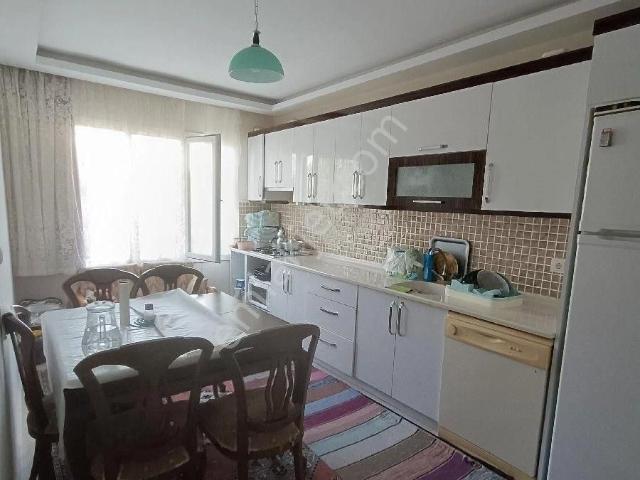 Satılık 3+1 Geniş Daire Kapalı Mutfaklı Davutlar Merkezde