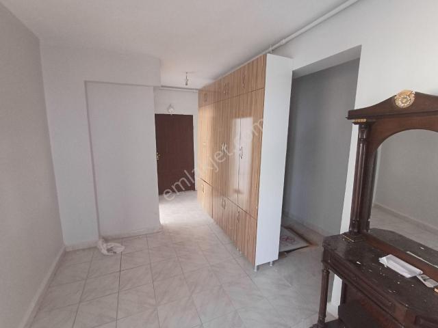 Satılık 3+1 Rızvanağa Cad Kışla 1. Sok Tezgel Market Karşısı