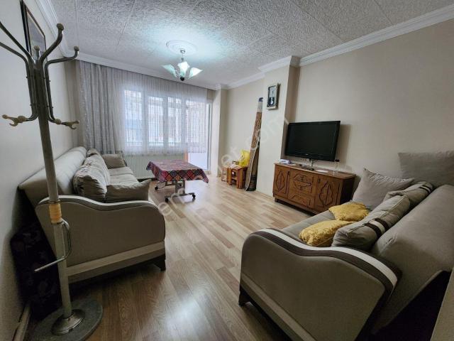 Satılık 4+1 140m² Balkonlu Merkezi Konumda Boş Daire