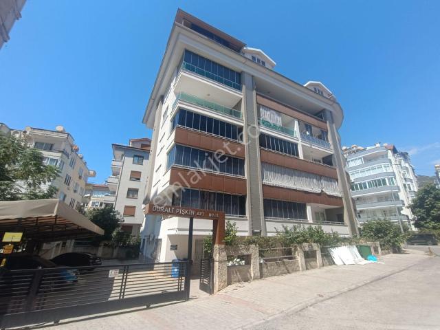 Satılık 4+1 200.m2.kapalı Otopark 2banyo 3wc 3 Balkon Ayrımutfak