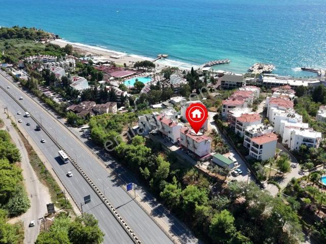 Satılık 4+1 4katlı 200m² Villa Alanya konaklı
