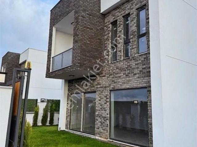 Satılık 4,5 +1 Müstakil Kat Mülkiyetli Villa