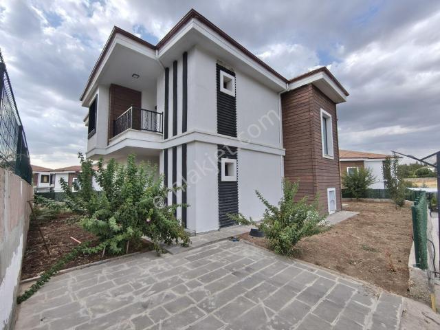 Satılık 5.5+1 Lüks Villa Fakülte Civarında