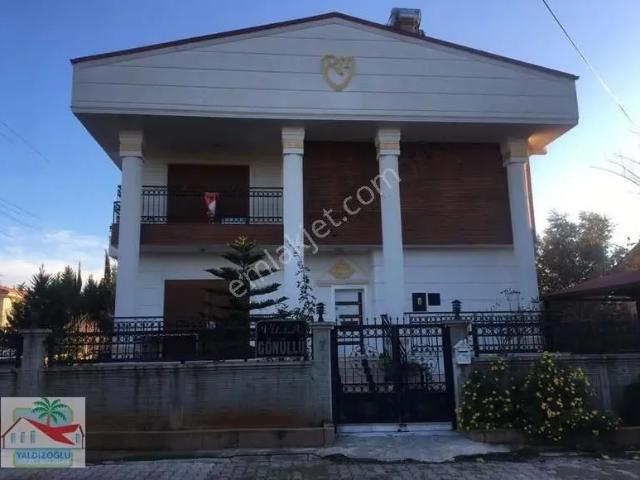 Satılık 6+1 Havuzlu Tripleks Müstakil Villa Vatandaşlığa Uygun