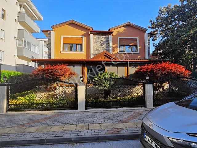 Satılık 7+1 Lüks Villa