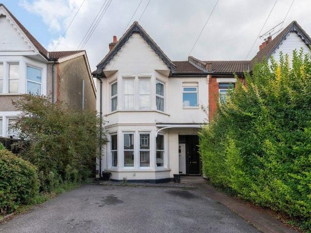 Satanita Road, Westcliff On Sea SS0, 2 bed flat to rent, £1,350 pcm | PrimeLocation