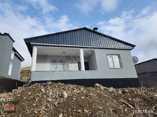 SATILIK MÜSTAKİL EV niğde çamardı yeniköyde 380 m arss içerisinde 2+1 ev