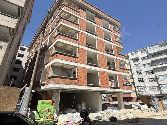 SATILIK METROBÜSE YAKIN KREDİYE UYGUN 2+1 75 m2 ARAKAT DAİRE