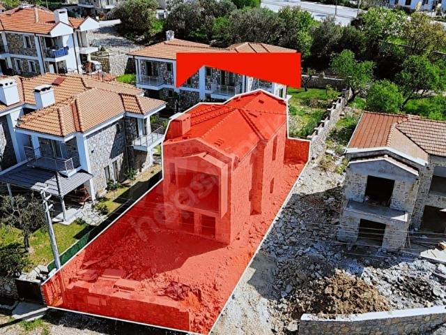 SATILIK FIRSAT RAKAM 2 AYA TESLİM 300 M2 ARSA İÇİNDE 3+1 VİLLA