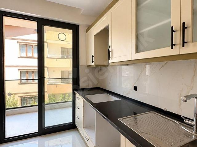 SATILIK 3x1 GİRİŞ KATTA 3 ADET EBEVNY BANYOLU SATILIK DAİRE