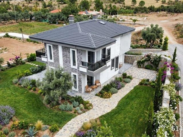 SATILIK 5+1 VİLLA MUSTAKIL BAHCELİ ORTAKÖY MAH SIFIR TAKAS OLUR