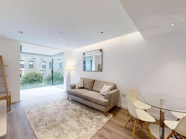Satin House, Goodman's Field, Aldgate 1 bed apartment to rent £3,250 pcm £750 pw