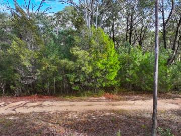 SATISFY YOUR BOATING NEEDS â EASTERN SIDE OPPORTUNITY ON 582mÂ²!