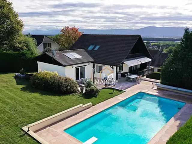 Sauverny 01220 Achat / Vente maison 9 pièces t9 au dernier étage piscine