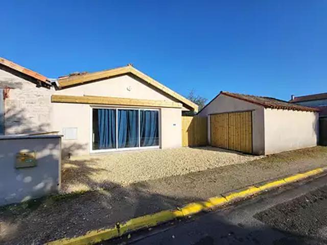Sauzé Vaussais 79190 Location maison 2 pièces t2 au dernier étage jardin