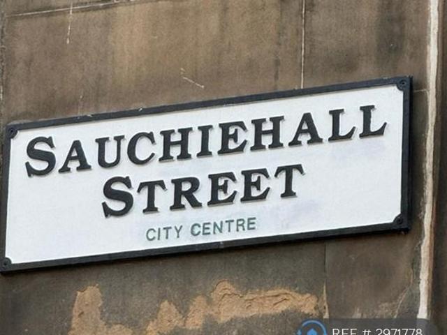 Sauchiehall St, Glasgow, G2 3 bed flat to rent £2,795 pcm £645 pw