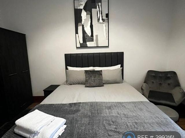 Sauchiehall St, Glasgow, G2 3 bed flat to rent £2,795 pcm £645 pw