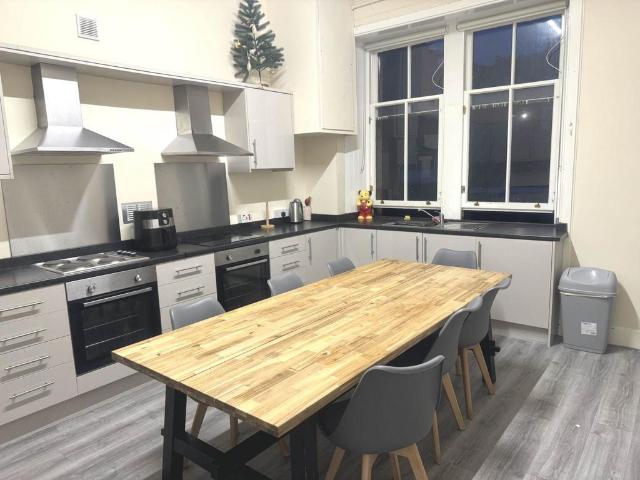 Sauchiehall St Glasgow 1 bed in a flat share to rent £635 pcm £147 pw