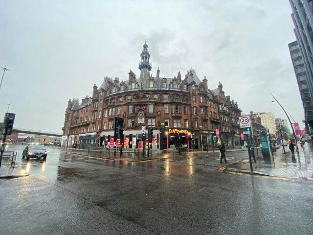 Sauchiehall Street, Glasgow, G2 3 bed flat to rent £1,850 pcm £427 pw