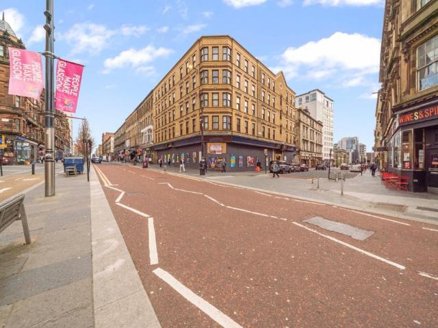 Sauchiehall Street, Glasgow, Glasgow. 4 bed flat to rent £2,995 pcm £691 pw