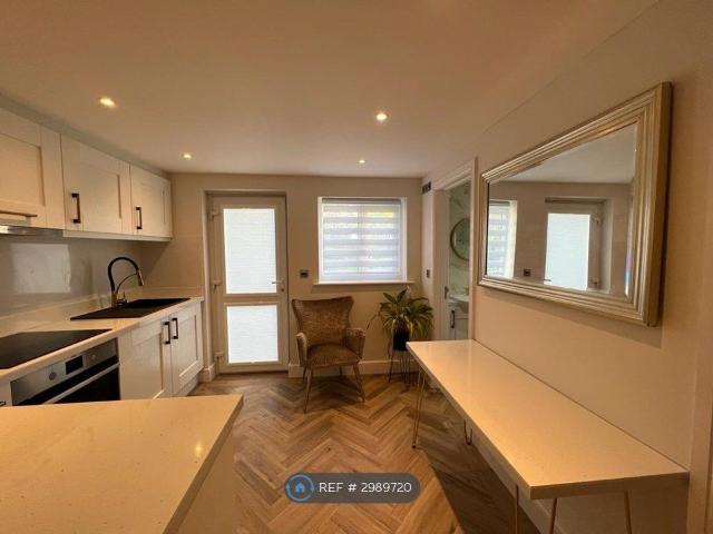 Saughall, Chester CH1, Studio to rent, £800 pcm | PrimeLocation