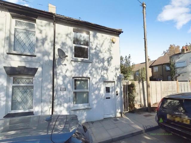 Saunders Street, Kent ME7 2 bed end of terrace house to rent £1,150 pcm £265 pw