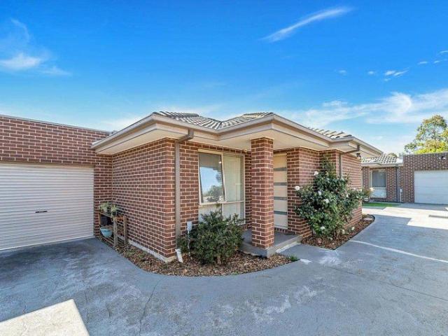Savvy investment for first homeowner in a great location!