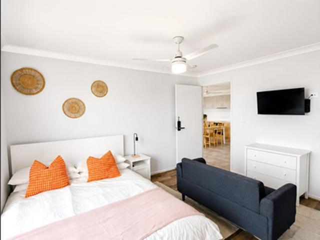 SAVE ON BILLS! PRIVATE AND SECURE ROOM IN A NEW SHARED HOUSE WALKING DISTANCE TO THE BEACH! MULTIPLE ROOMS AVAILABLE!