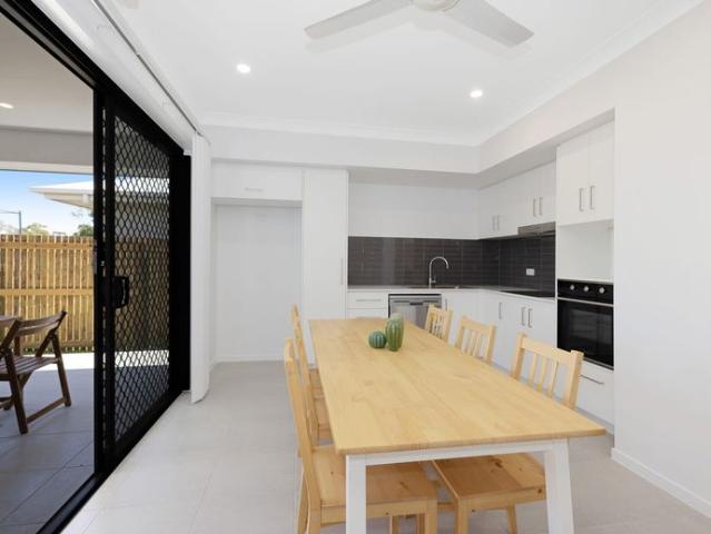 SAVE ON BILLS! YOUR OWN PRIVATE SPACE WITH ENSUITE BATHROOM IN A MODERN SHARED HOUSE! BONUS INTERNET INCLUDED!