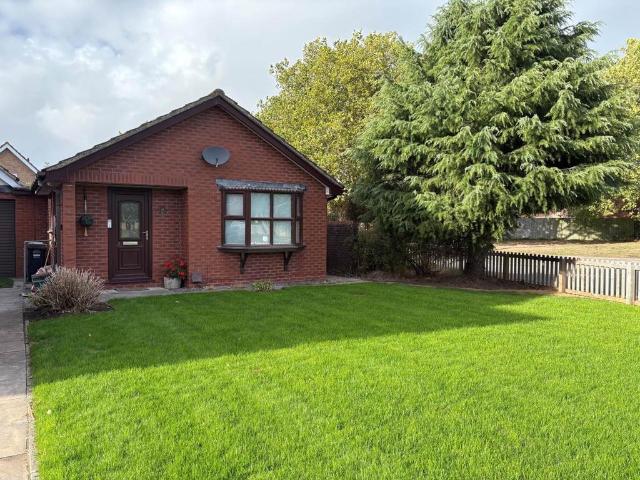 Savernake Road, Weston super Mare. 2 bed detached bungalow to rent £1,200 pcm £277 pw