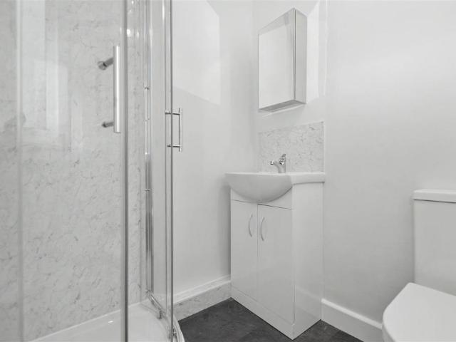 Savery Close, Norwich 6 bed semi detached house to rent £2,850 pcm £658 pw