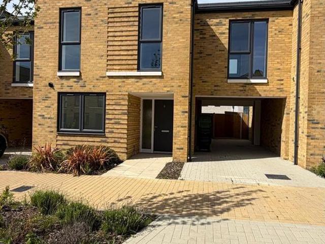 Savery Avenue, Ebbsfleet Valley DA10 3 bed house to rent £2,500 pcm £577 pw