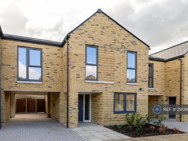 Savery Avenue, Swanscombe, DA10 3 bed terraced house to rent £2,300 pcm £531 pw