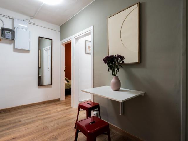 Savia Room 4: Cozy and bright room with a single bed and a desk