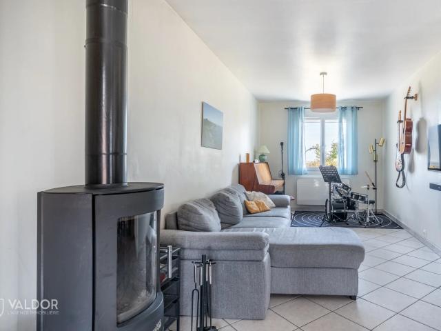 SAVIGNY – Maison familiale rénovée avec vue dégagée et grand sou