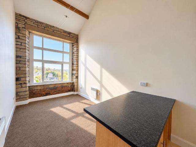 Savile Court, Savile Street. 2 bed flat to rent £675 pcm £156 pw