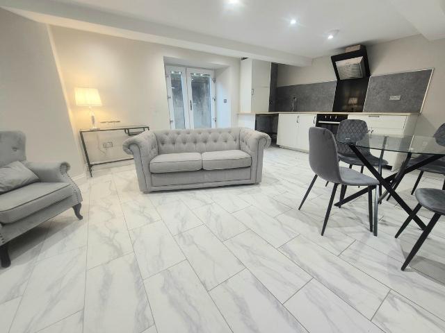Savile Park Road, Halifax HX1, 2 bed flat to rent, £850 pcm | PrimeLocation