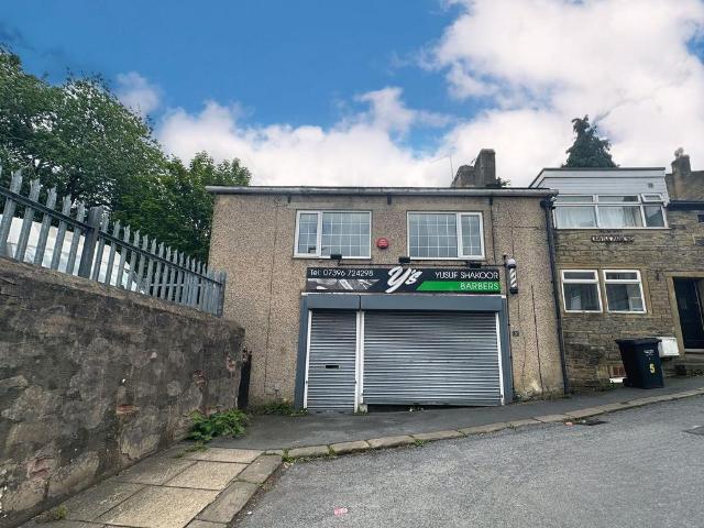Savile Park Street, Halifax HX1 2 bed flat to rent £595 pcm £137 pw